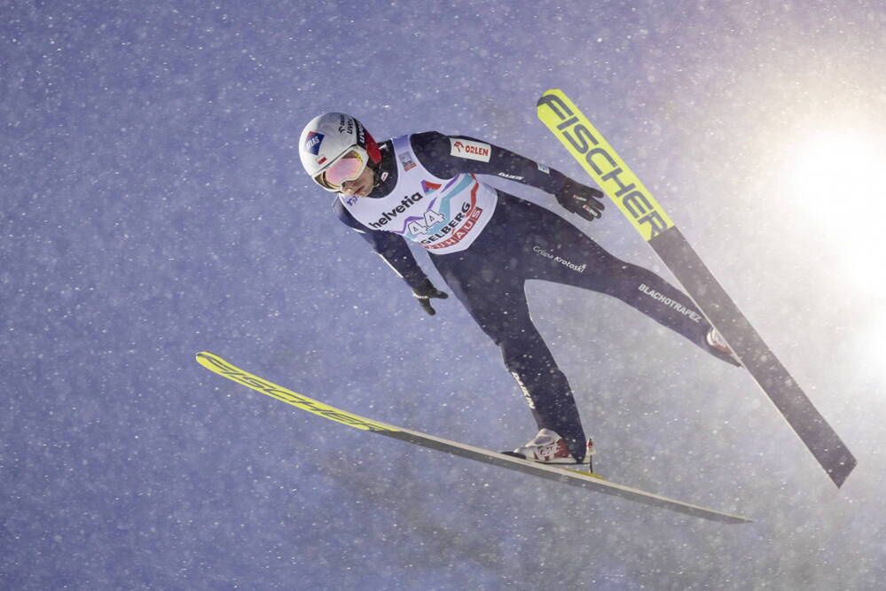 FIS Ski Jumping World Cup in Engelberg
epa11790035 Kamil Stoch from Poland in action during the Men's Large Hill HS 140 competition at the FIS Ski Jumping World Cup in Engelberg, Switzerland, 22 December 2024.  EPA/PHILIPP SCHMIDLI 
Dostawca: PAP/EPA.
PHILIPP SCHMIDLI
airborne