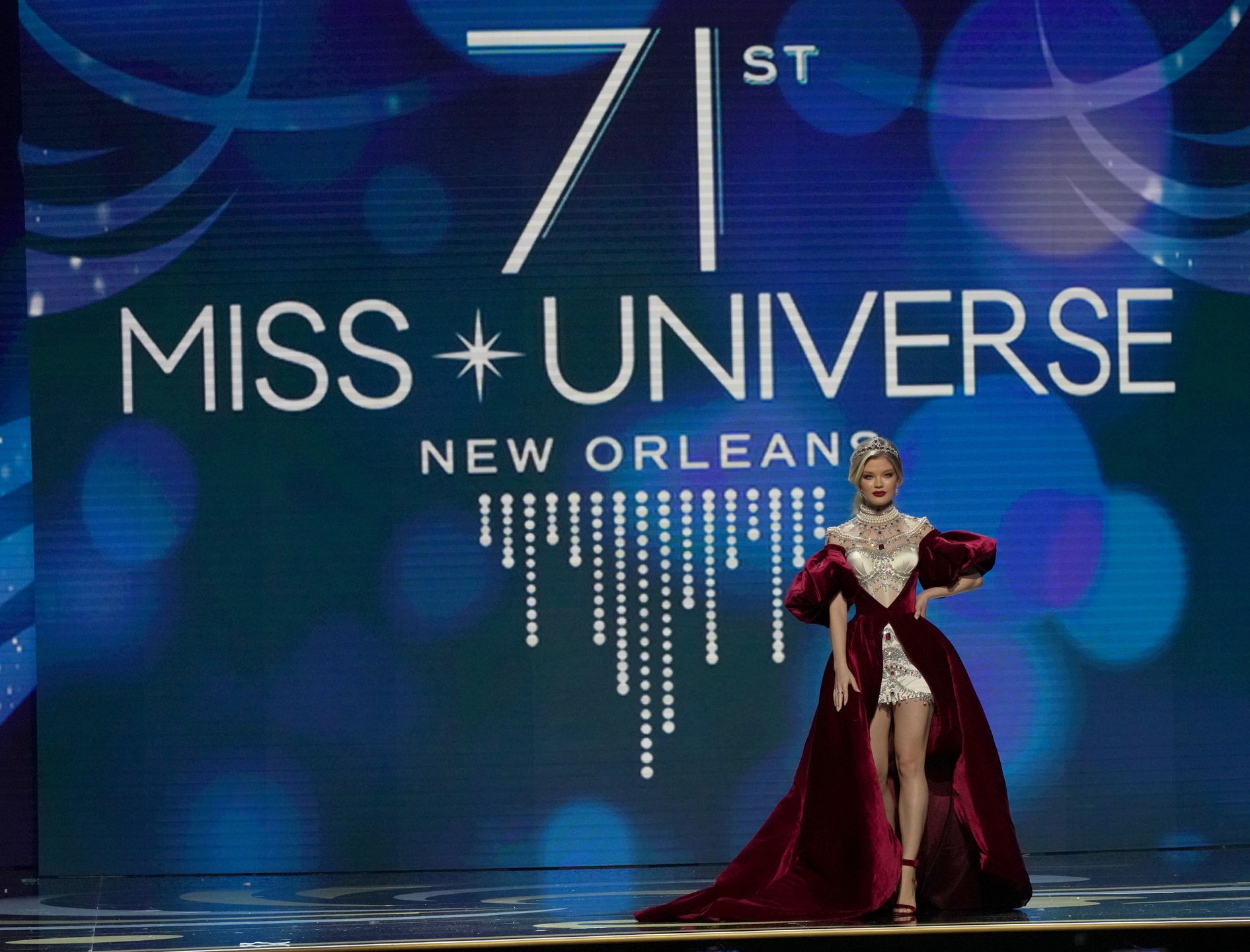 Miss Universe. Internauci oburzeni suknią Rosjanki. Anna Kalczyńska komentuje