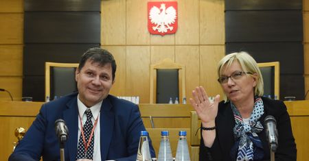 Oświadczenia majątkowe sędziów TK. Luksusowe domy, lokaty i tysiące książek