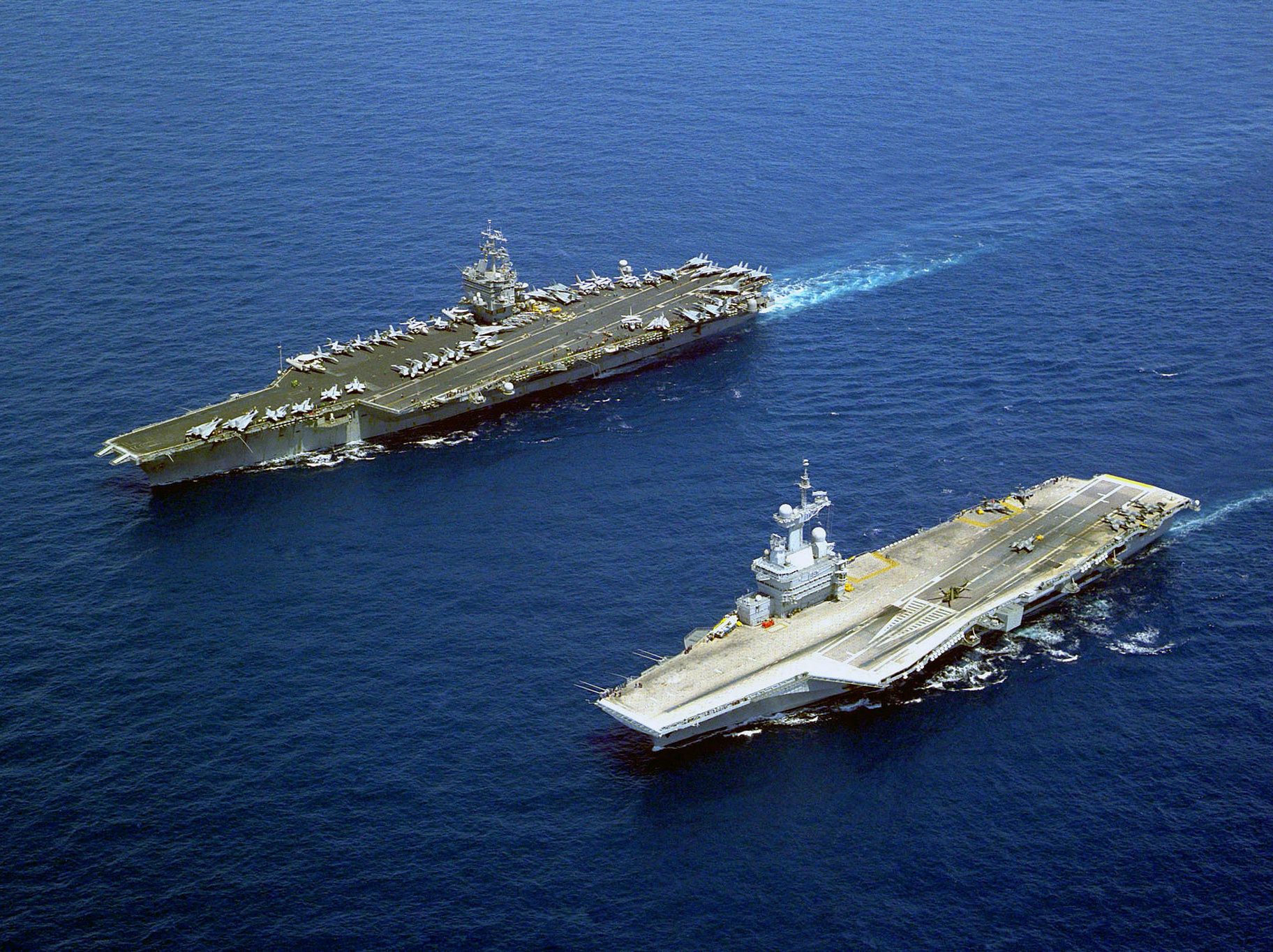 USS Enterprise i Charles de Gaulle