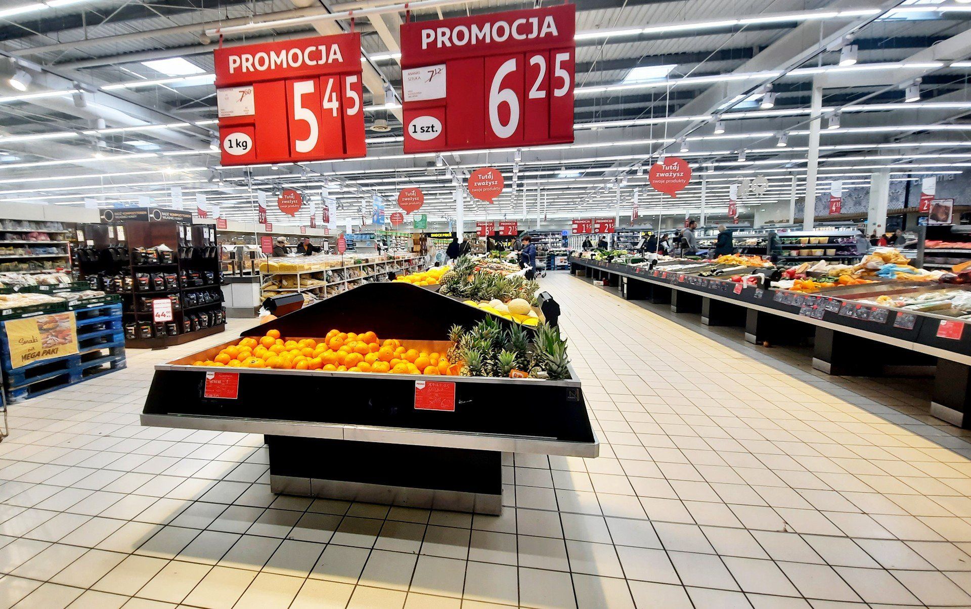 Sprzedaż detaliczna w czerwcu bez zaskoczenia. Konsumenci oszczędzają jednak na żywności.