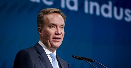 Dymisja prezesa Światowego Forum Ekonomicznego. W tle afera akt Epsteina