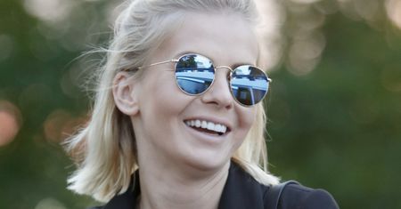 Edyta Pazura pozowała, siedząc w wannie. Ale uwagę przyciągnęła ściana za nią