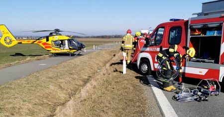 Tragedia na drodze wojewódzkiej. Dwie osoby nie żyją