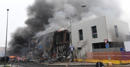 Włochy. Samolot uderzył w budynek. Wszyscy pasażerowi zginęli