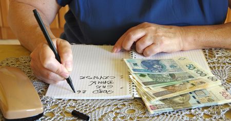 Emeryci nie radzą sobie z drożyzną. Mają już ponad 10 mld zł długu
