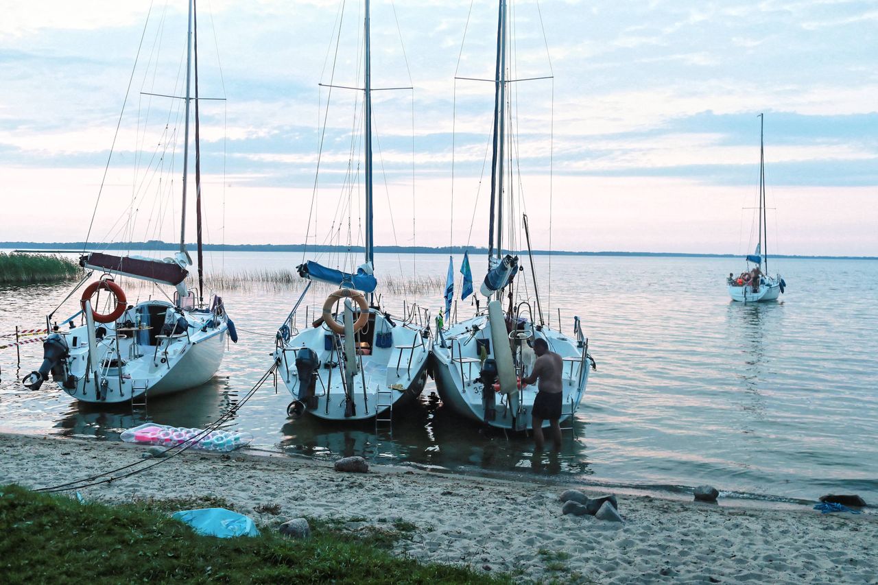 Mazury zmieniają się w szambo. Jest radykalny pomysł, plombowanie WC w jachtach