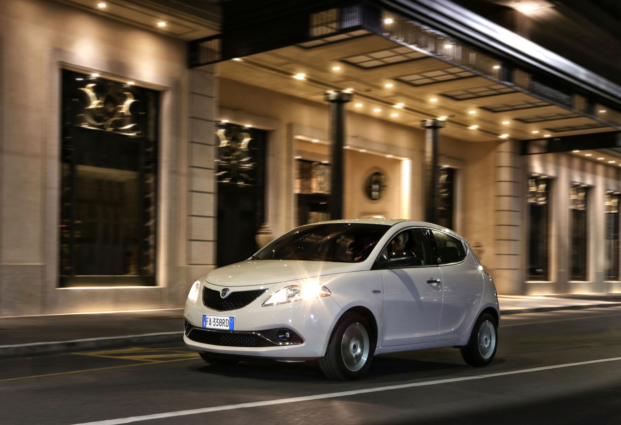 Lancia Ypsilon 12