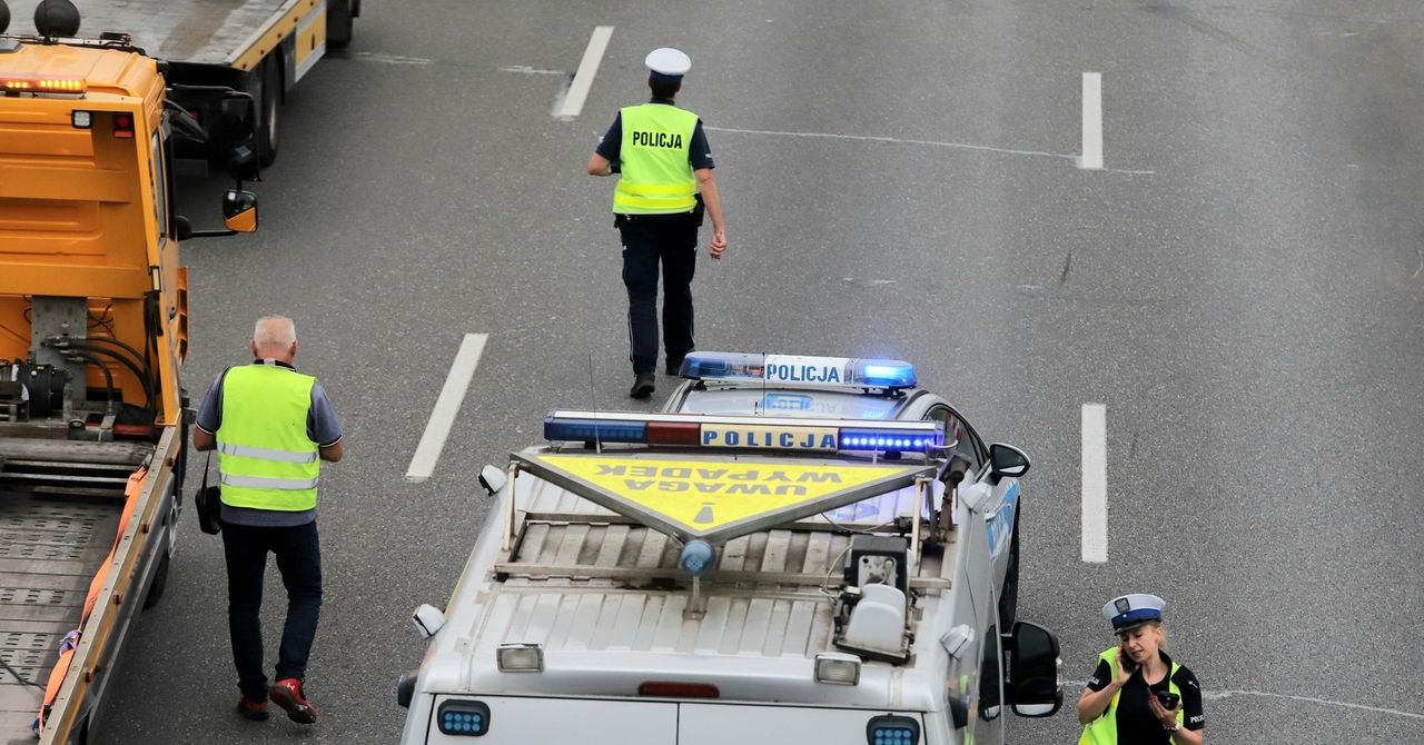 Wypadek na obwodnicy Wrocławia. Osobówka zderzyła się z ciężarówką