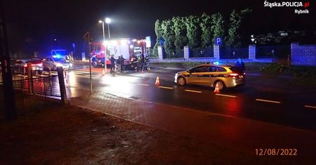 Potrącenie strażaka kierującego ruchem. 44-latek trafił do szpitala
