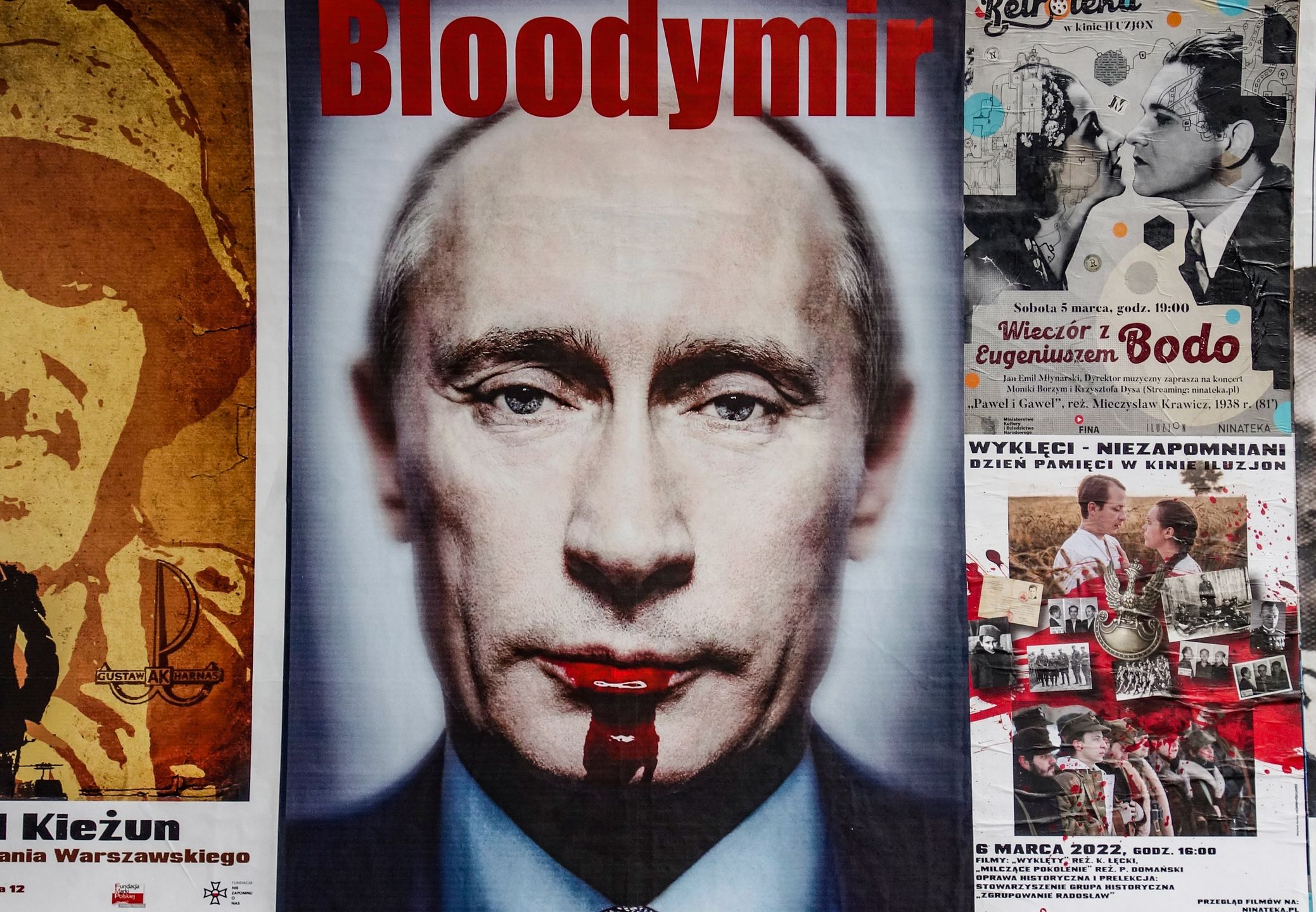 Warszawa, 07.03.2022. Plakatowy protest przeciwko wojnie w Ukrainie rozpetanej przez Putina