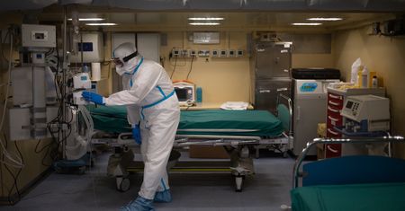 Hiszpania. Koronawirus sparaliżował katalońskie szpitale. Zmiany w operacjach
