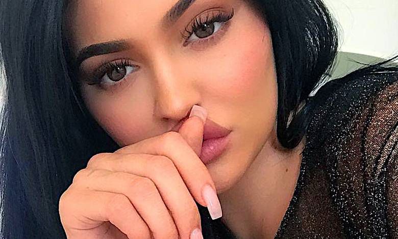 HOT! Wyciekło zdjęcie ciężarnej Kylie Jenner z dużym brzuchem! Cała tajemnica Kardashianów w runęła w jednej chwili!