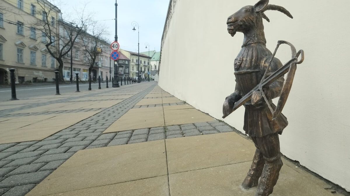 Koziołek Kryspin przy ul. Królewskiej