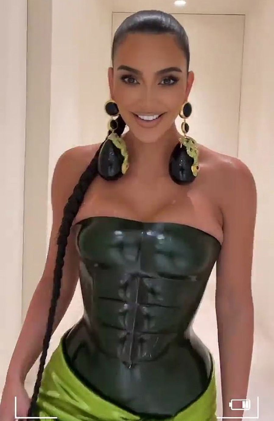 Kim Kardashian w świątecznej stylizacji