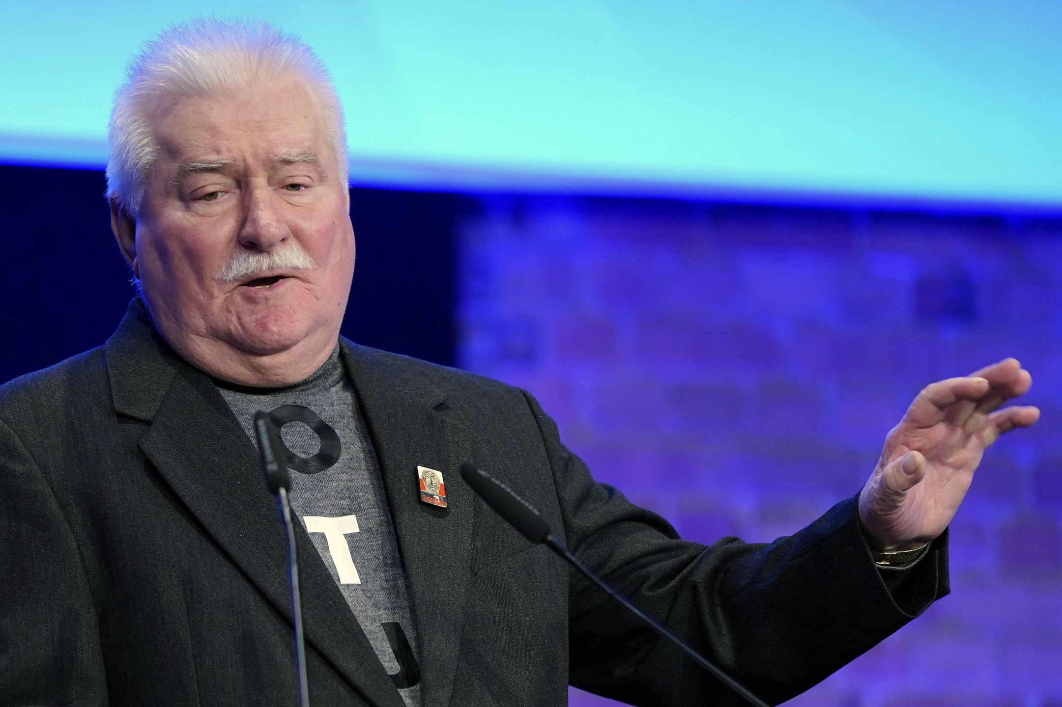 Wałęsa pokazał dokumenty ws. Bolka. "Ja nie tłumaczę się ani nie wybielam"