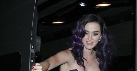 Co Katy Perry ma między piersiami?!!