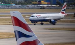 Załoga zatruta żelkami? Pilnie szukają pasażera samolotu