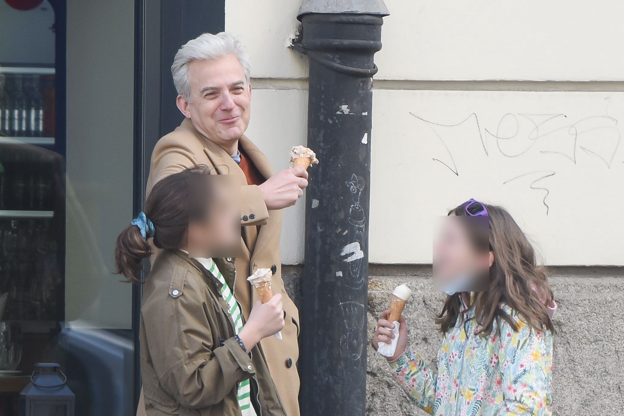 Hubert Urbański zabrał córki na lody
