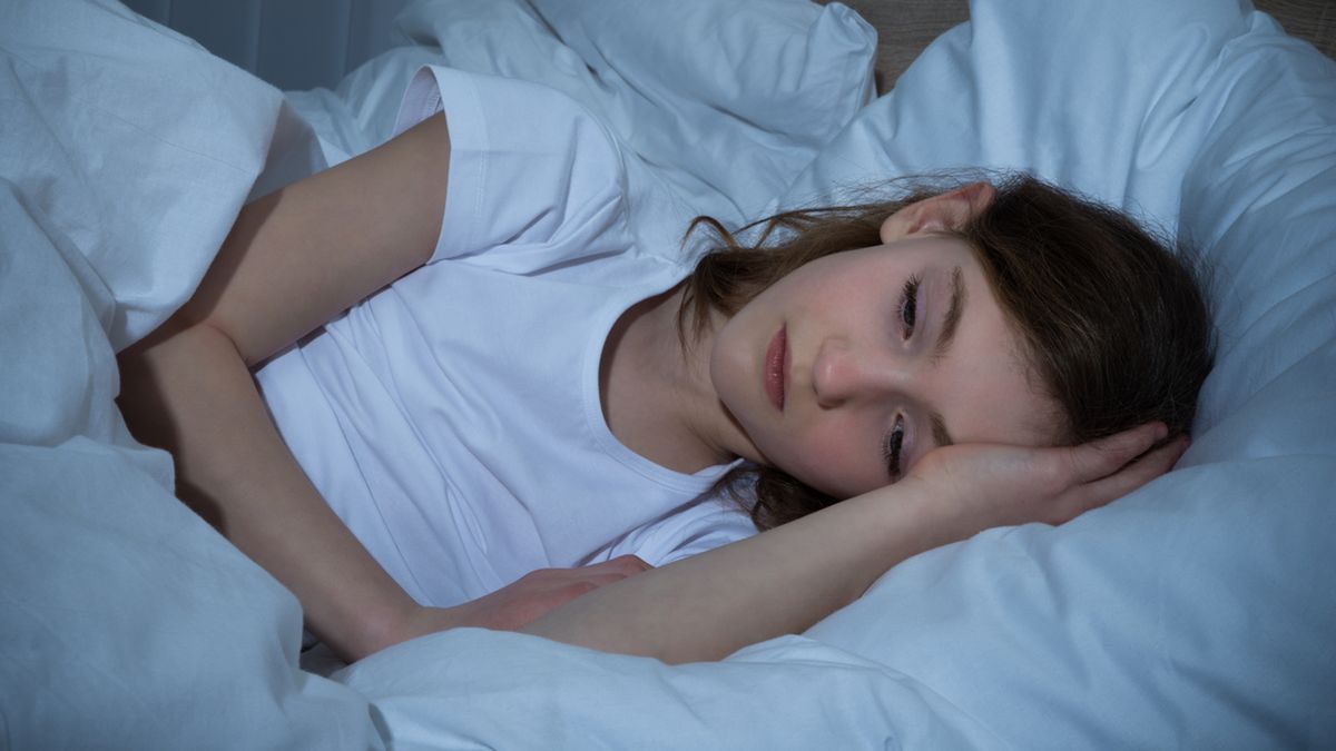 Bezsenność u dziecka może powodować problemy ze skupieniem uwagi i z pamięcią