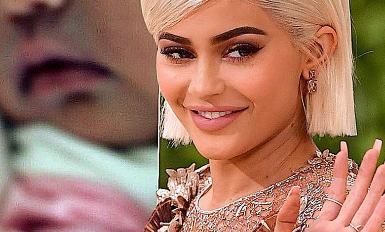 Kylie Jenner pokazała pierwsze zdjęcie córki! Zdradziła też jej imię!