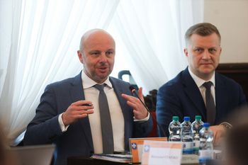 Referendum także w Rzeszowie? Coraz większa presja na Konrada Fijołka