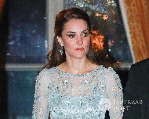 Księżna Kate na balu w Paryżu za ponad 15 tysięcy złotych