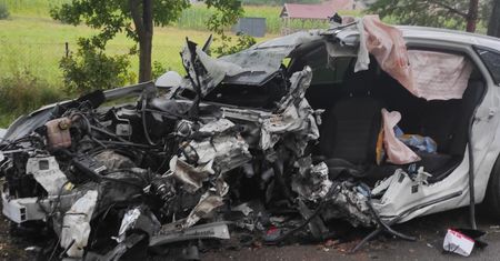 27-letni kierowca zakleszczony w aucie. Koszmarny wypadek w Bornitach