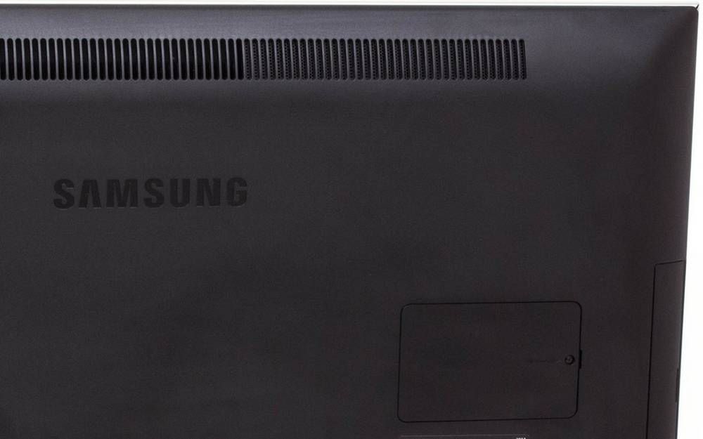 Samsung DP700A3D - pod klapką znajdują się dwie kości pamięci