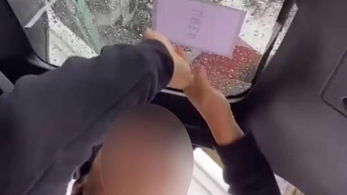 Nastolatek podrobił plakierkę Ubera 