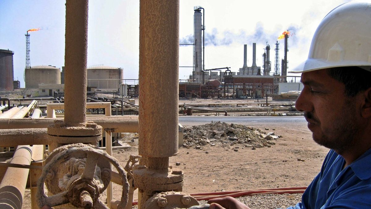 Kraje OPEC+ zwiększą wydobycie ropy naftowej, co ma ograniczyć ceny paliw na świecie