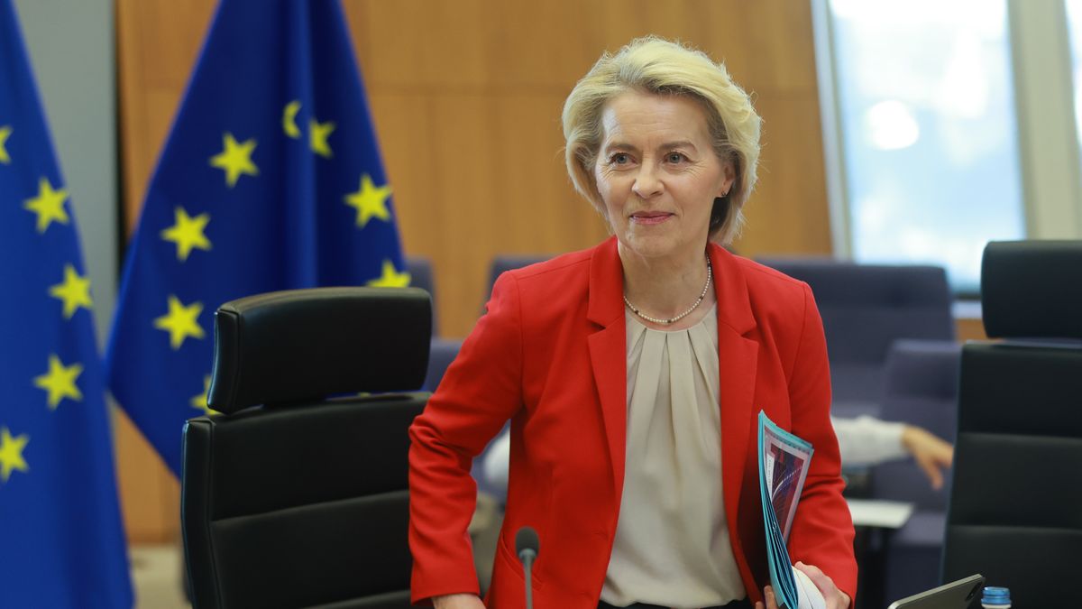 European Commission College meeting
epa12905905 European Commission President Ursula von der Leyen arrives for round table discussion on energy during the European Commission College meeting at the Berlaymont headquarters in Brussels, Belgium, 22 April 2026. The talks address the 'AccelerateEU' initiative in the context of a renewed energy crisis triggered by the Iran conflict and disruptions to global oil and gas flows through the Strait of Hormuz, according to the European Commission.  EPA/OLIVIER HOSLET 
Dostawca: PAP/EPA.
OLIVIER HOSLET
politics, union, government, europe, diplomacy, war, energy, oil