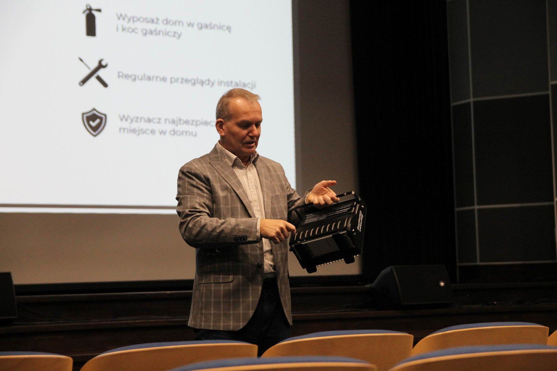 Szkolenie "Ochrona ludności i obrona cywilna" dla mieszkańców Chełmna prowadził Dariusz Kilian