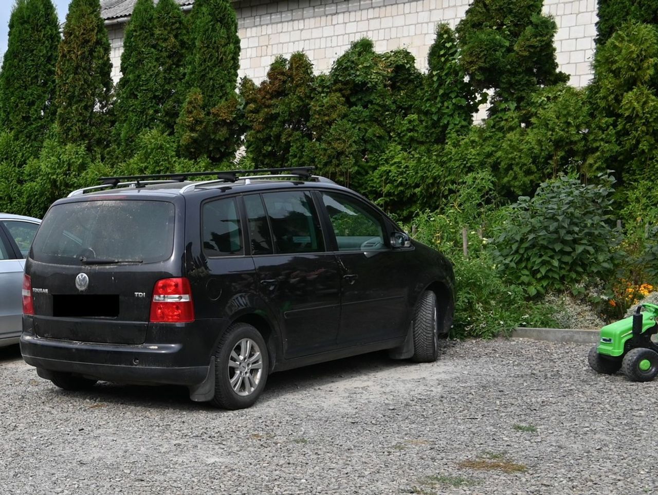 Opole Lubelskie: Dziadek nie widział, że 1,5 roczny wnuczek wyszedł za nim na podwórko. Potrącił go samochodem