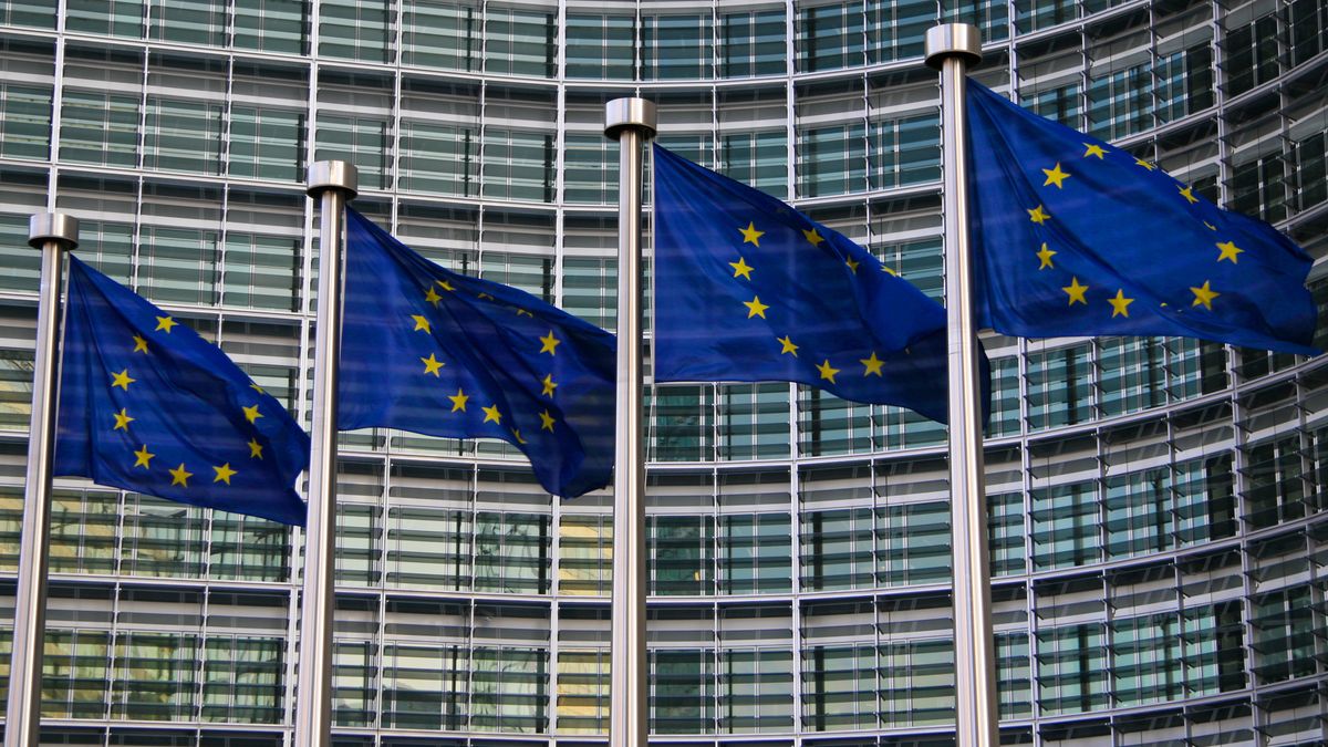 Europejskie flagi w Burkseli z depositphotos