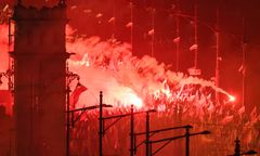 Odpalali race na Marszu Niepodległości. Policja publikuje wizerunki