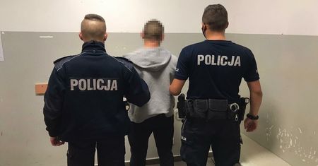 Lubin. Napadli starszego mężczyznę, schowali się przed policją w krzakach. Grozi im do 12 lat więzienia