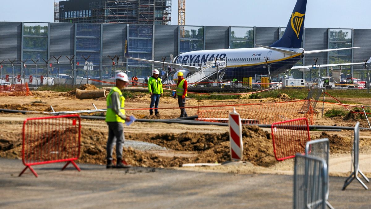 Prace na wrocławskim lotnisku, maj 2025 r.  