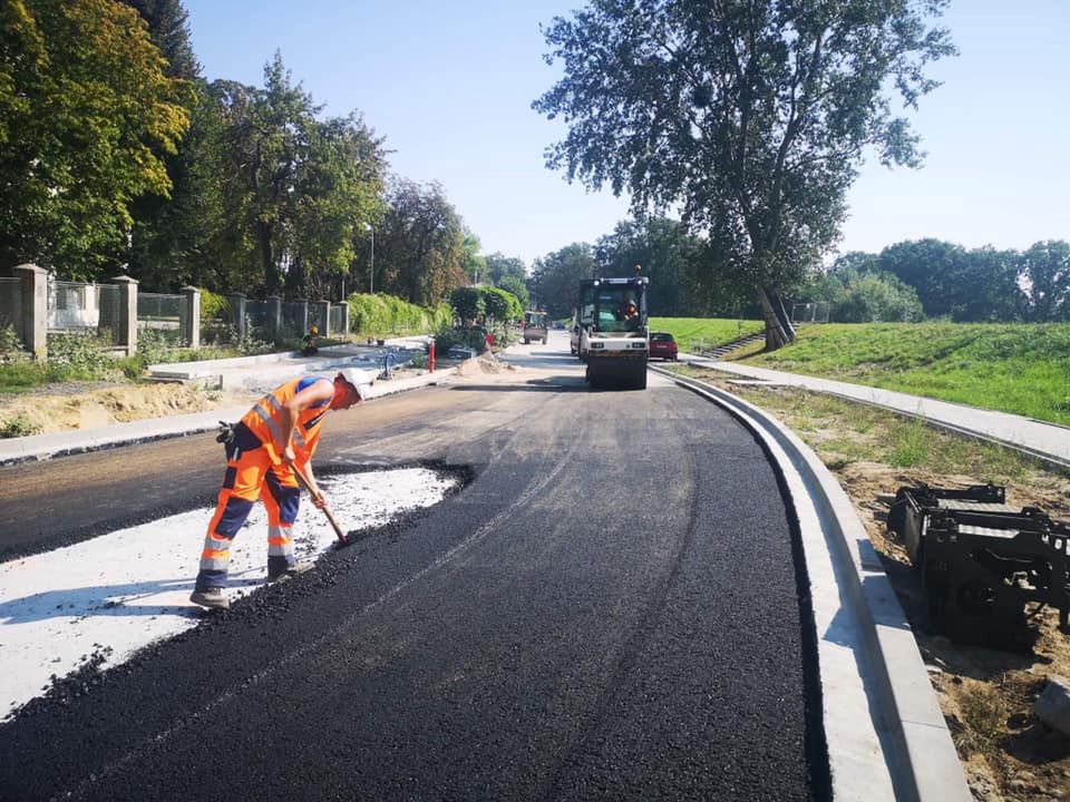 Wrocław. Widać postępy na ul. Osobowickiej. Coraz bliżej końca remontu