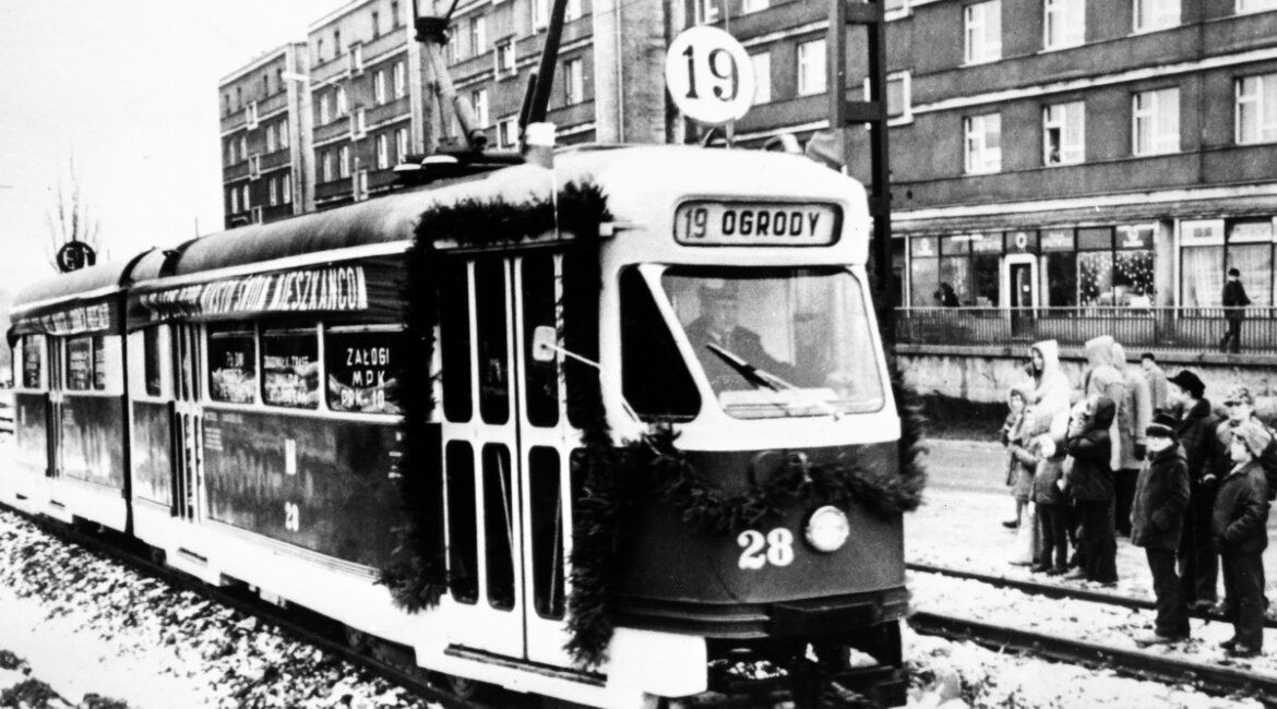Tramwajem przez całe miasto. Ponad pół wieku od uruchomienia trasy z Ogrodów na Starołękę