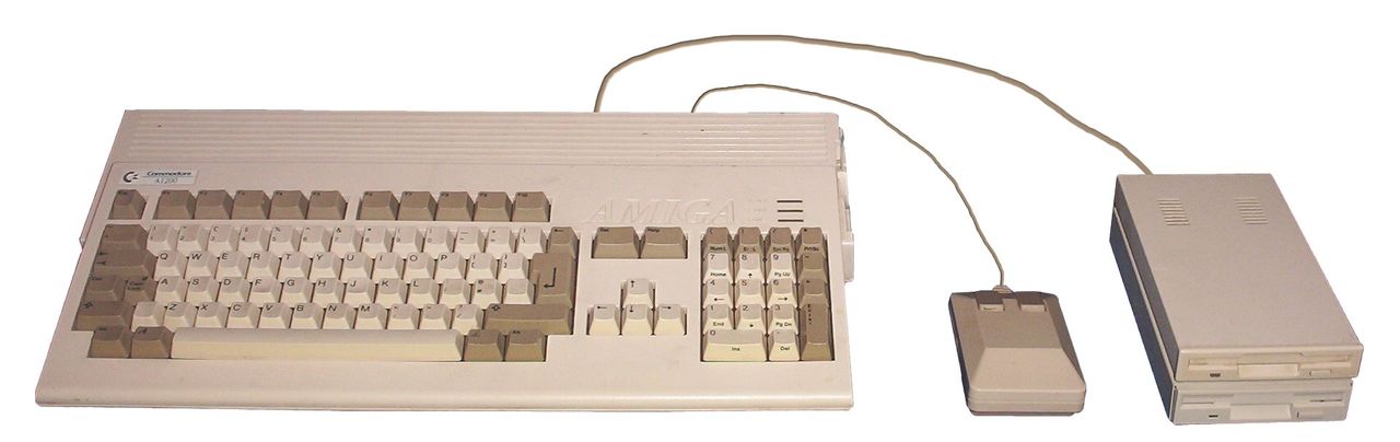 Amiga 1200. Źródło: Boffy b (CC BY-SA 3.0).