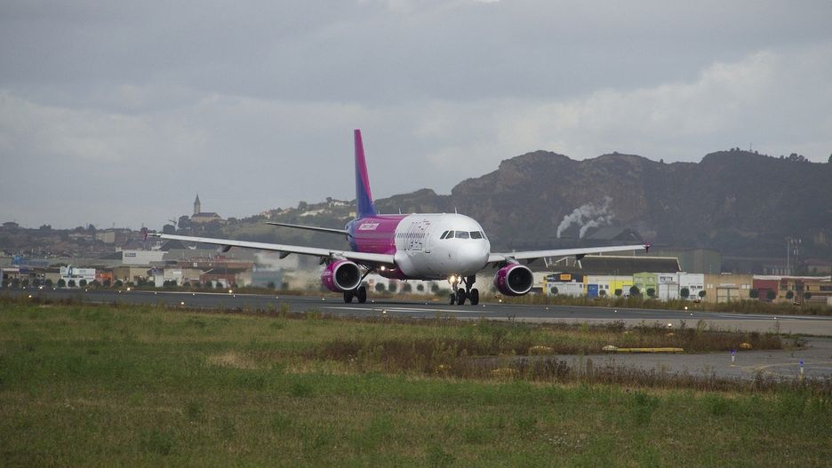 Wizz Air i LOT sprzedają bilety. Ryanair prognozuje najgorszy scenariusz