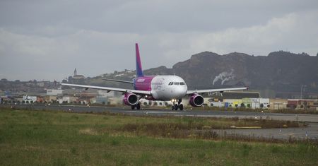 Wizz Air i LOT sprzedają bilety. Ryanair szykuje się na najgorszy scenariusz