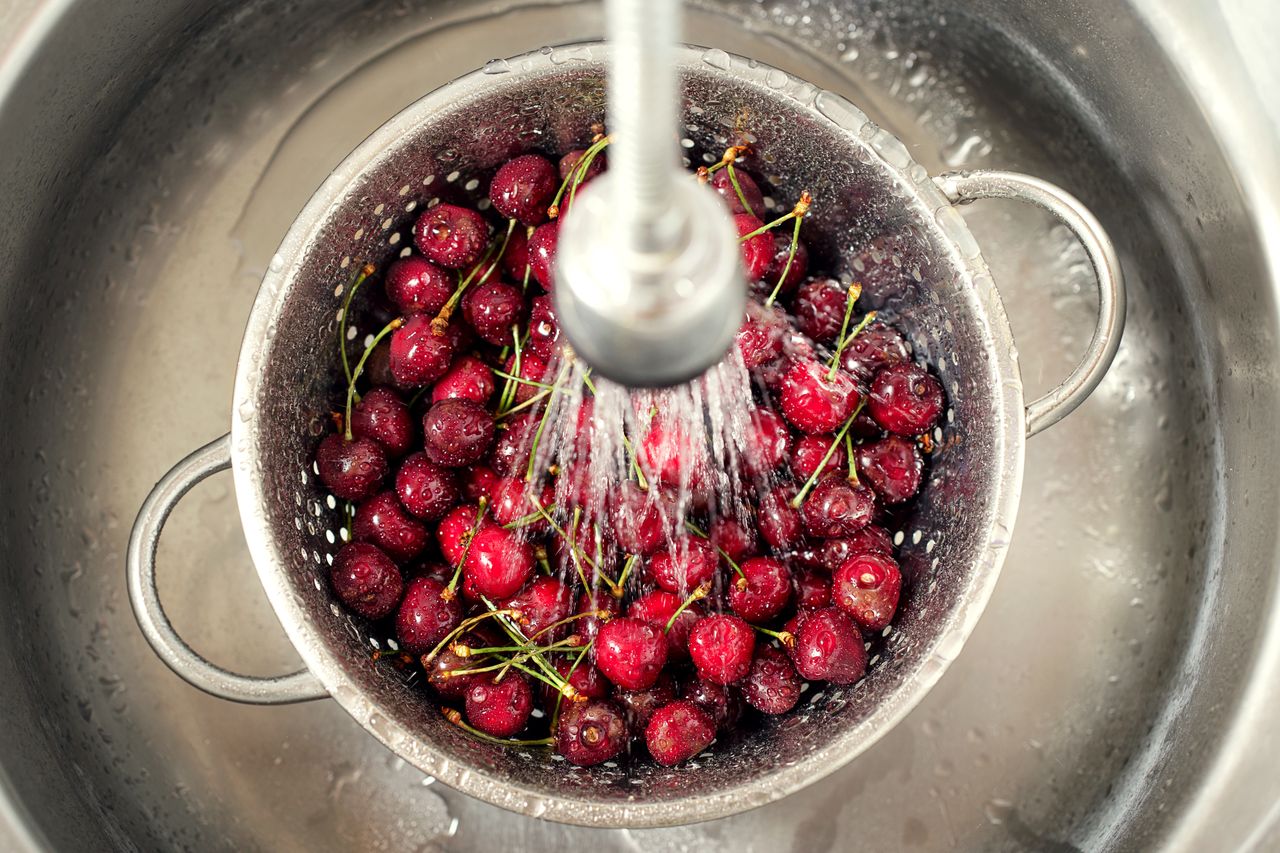 TikToker reveals trick to ensure worm-free cherries this season