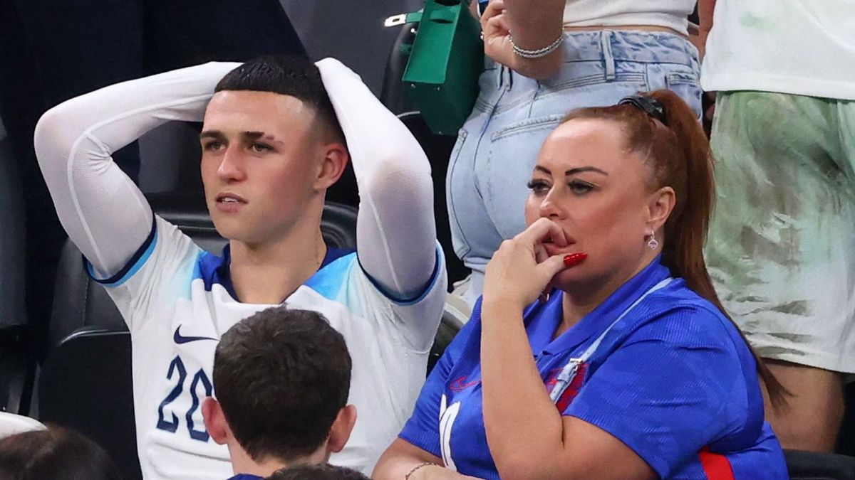 Phil Foden w towarzystwie matki Claire