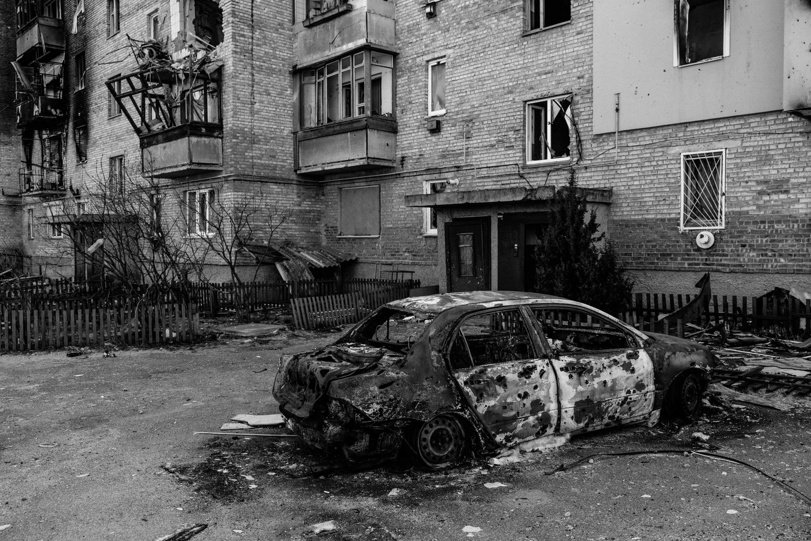 Zniszczenia przy ulicy Sadowej w Hostomelu