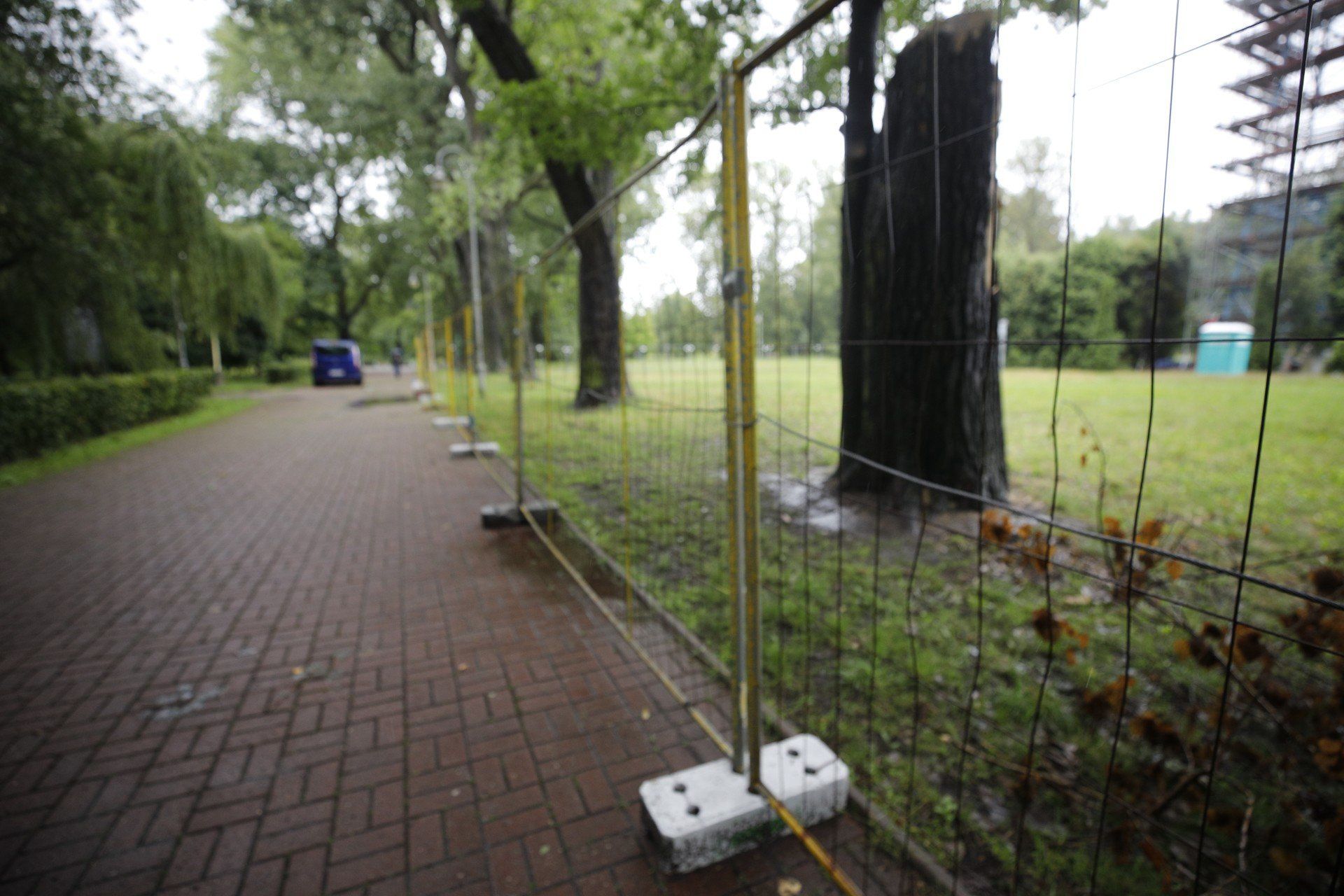 Stalowa replika przedwojennej konstrukcji zostanie oczyszczona i zabezpieczona przed korozją, a balustrady schodów oraz kraty zostaną wymienione. Zmieni się też najbliższe otoczenie wieży