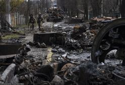 Kolejne nagranie z Buczy. Ukraińscy żołnierze pomagają ludności cywilnej
