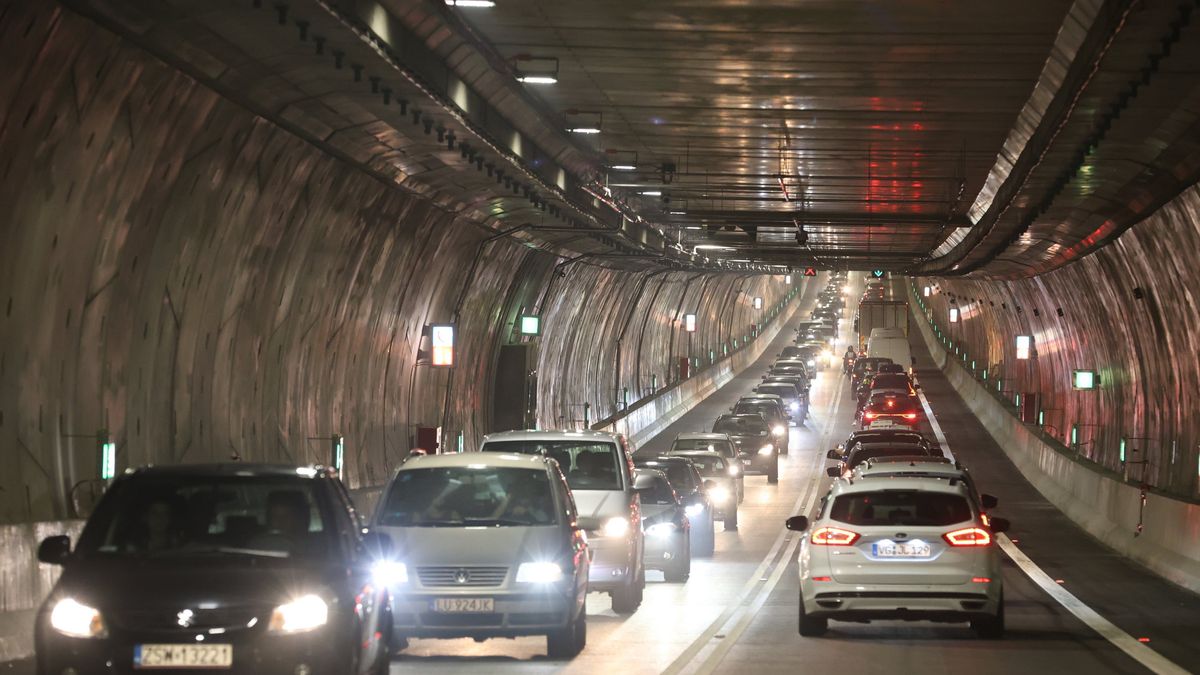 Otwarcie tunelu w Swinoujsciu
30.06.2023 Swinoujscie . Otwarcie tunelu drogowego pod Swina . Przejazd pierwszych samochodow o godz. 20 po zakonczeniu uroczystosci .
Fot. Cezary Aszkielowicz / Agencja Wyborcza.pl
Fot. Cezary Aszkielowicz / Agencja Wyborcza.pl
otwarcie, tunel drogowy, uroczystosc, uroczystosci, tunel, droga, rzeka, woda, swina, przeprawa, inwestycja, transport, komunikacja, infrastruktura, /FR/, agx