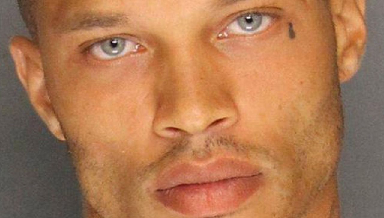 "Seksowny bandzior" już na wolności. Teraz będzie modelem